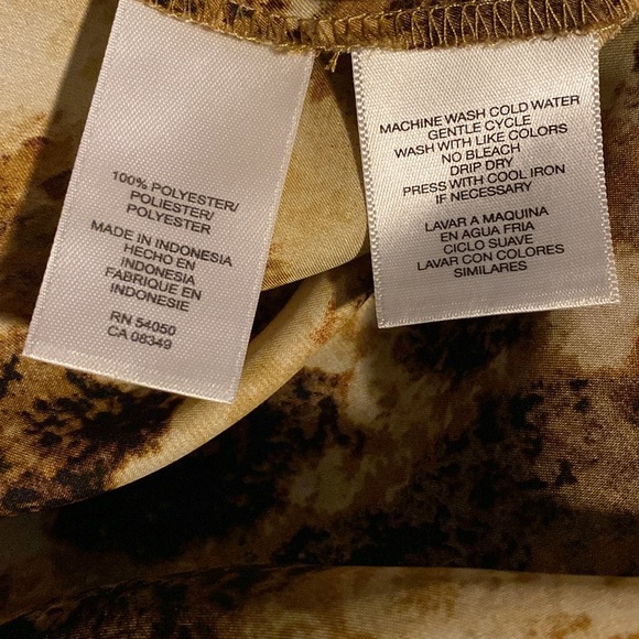 Jones New York signature silk button- down shirt. Animal print size M - Picture 6 of 6